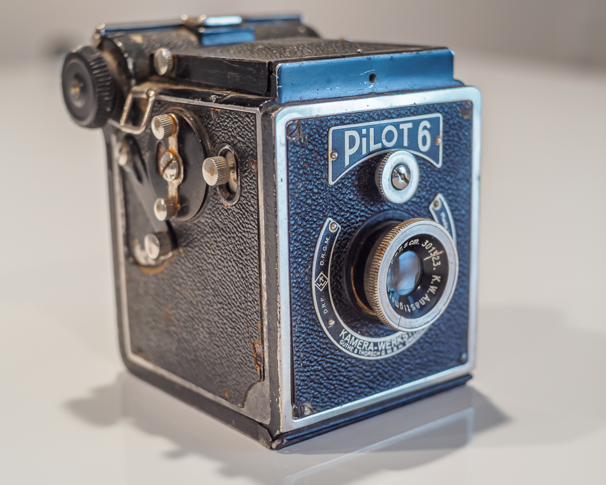 Tempted by an early Medium format SLR – the carrot room